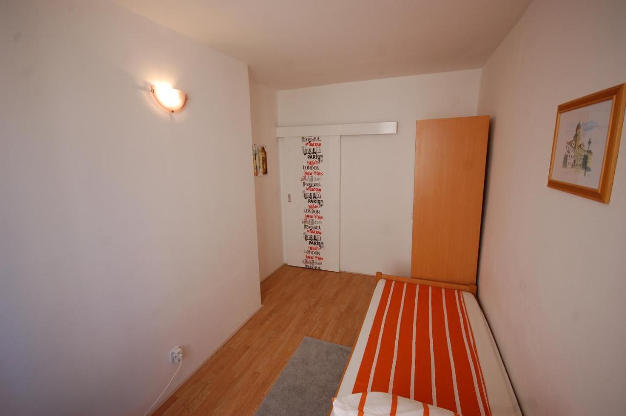 Apartment Blanka By El-Pi Tours Njivice Esterno foto