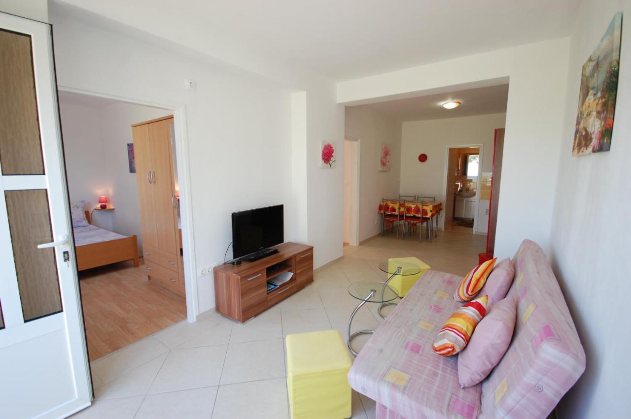 Apartment Blanka By El-Pi Tours Njivice Esterno foto