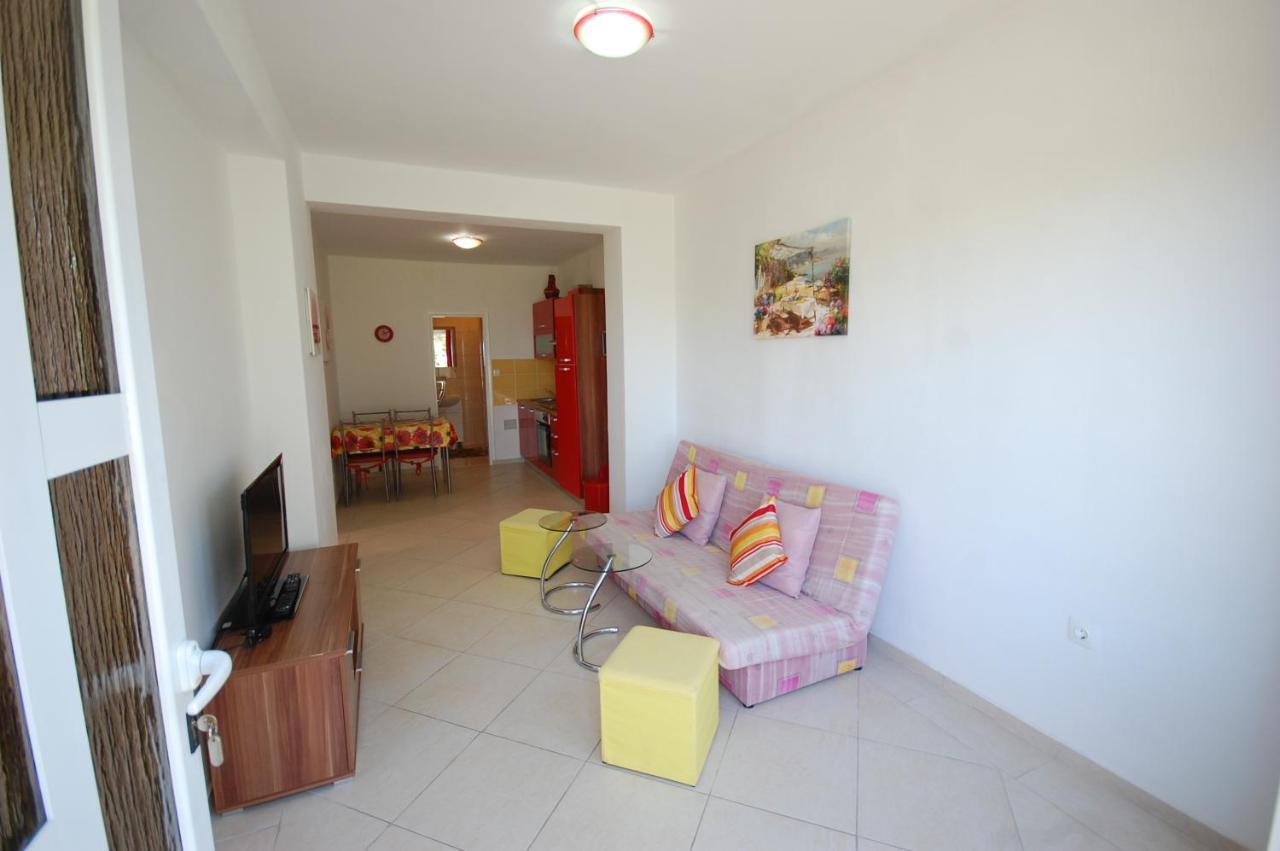 Apartment Blanka By El-Pi Tours Njivice Esterno foto
