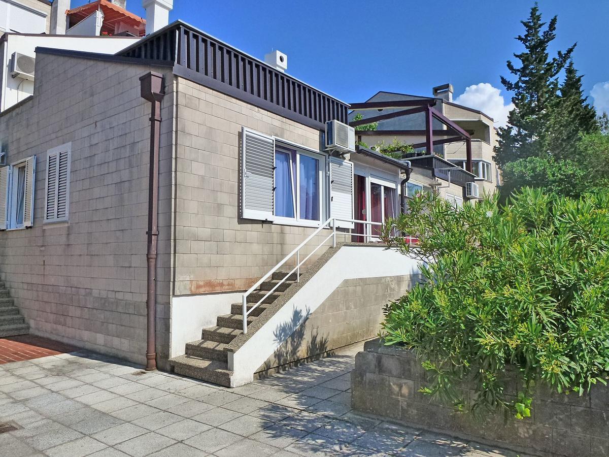 Apartment Blanka By El-Pi Tours Njivice Esterno foto